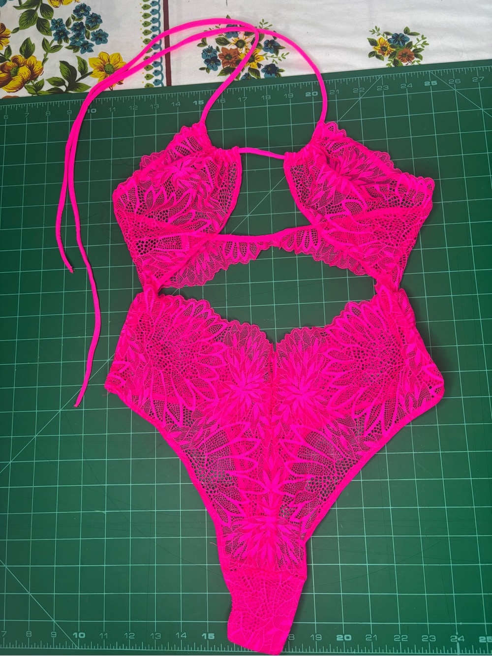 La SENZA Women’s M Neon Pink Lace Halter One-Piece Bodysuit Thong Never Worn